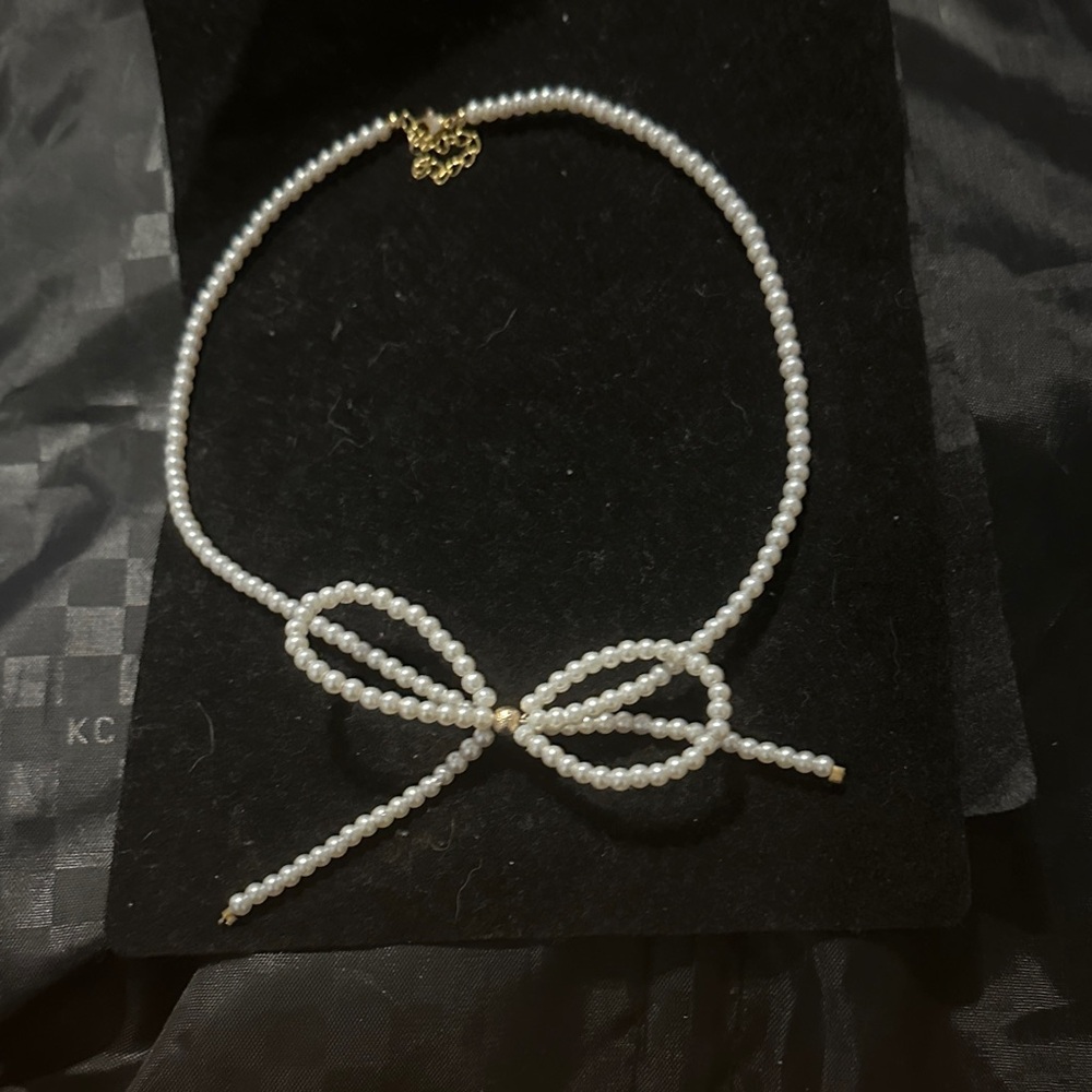 Piper White Pearl Bow Necklace